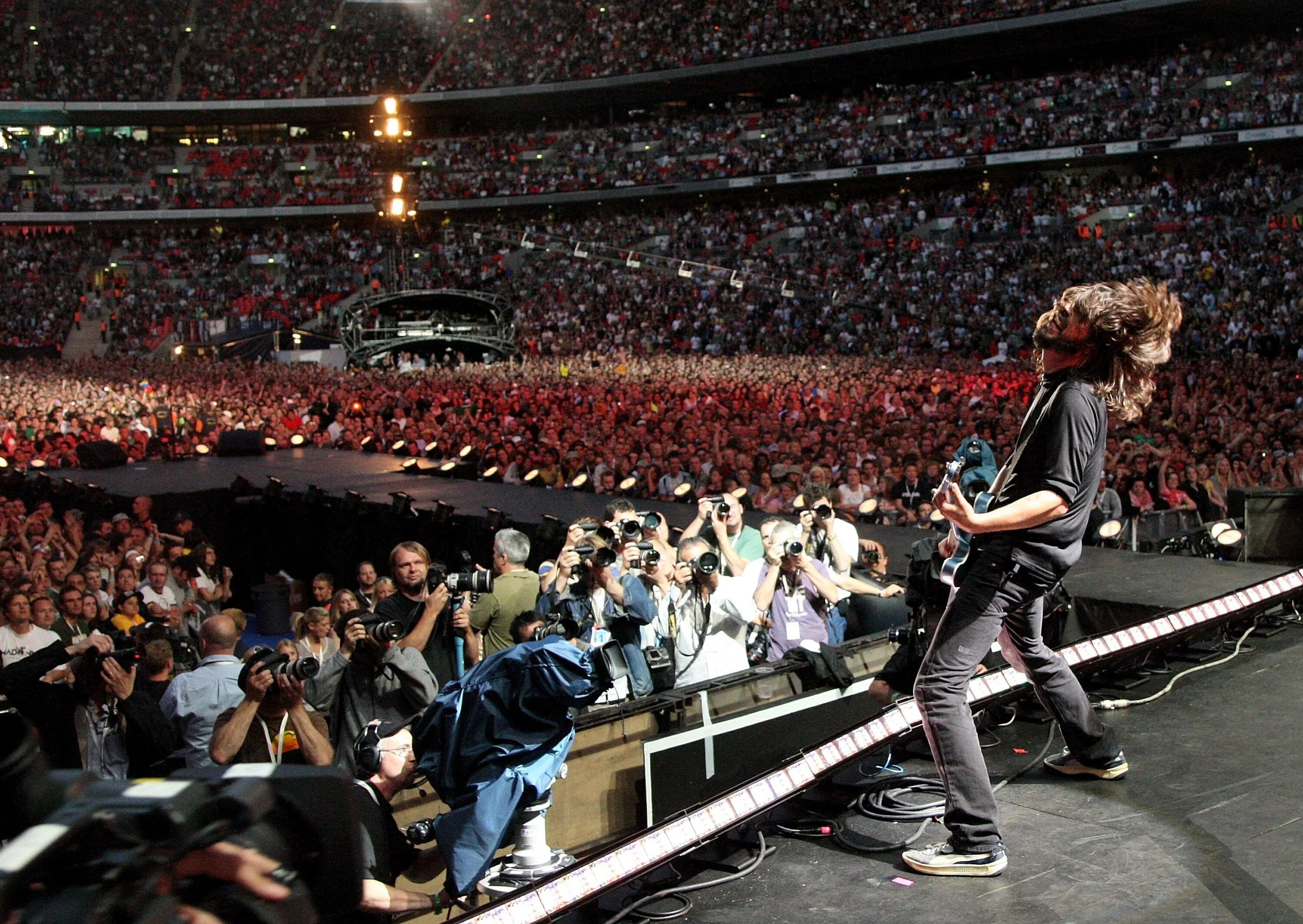 Foo Fighters. Wembley концерт 1988. Foo Fighters 2022 Wembley. Foo Fighters концерт.