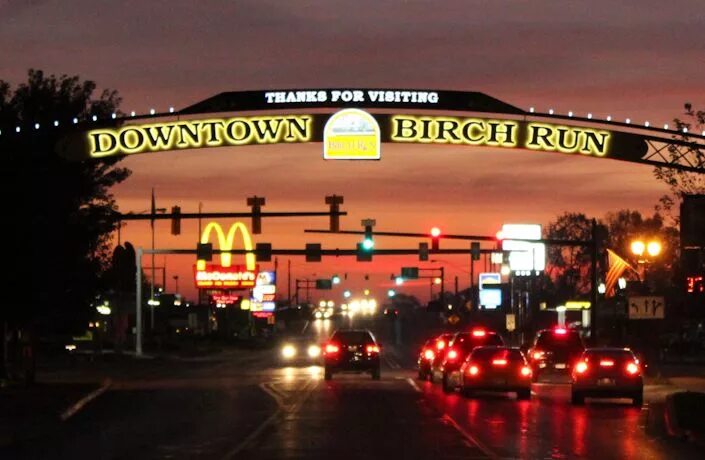 Знак добро пожаловать во флориду. Девушка бежит. Western welcome wood. Keepin' it in the family: dysfunctional family [day 4] [. Арнольд шварценеггер бегущий человек.