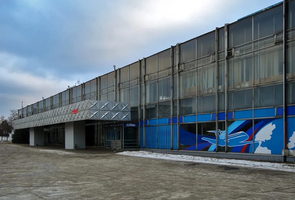 Московский аэропорт быково. Аэропорт быково терминал. Аэропорт быково москва 2021. Старое здание аэропорта быково. Аэропорт быково в москве сейчас.