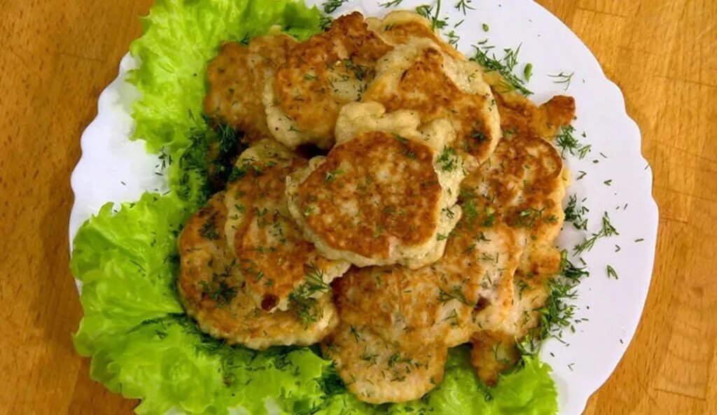 Отбивные в луковом кляре. Отбивные из курицы. Куриные отбивные в кляре. Курица в луковом кляре.