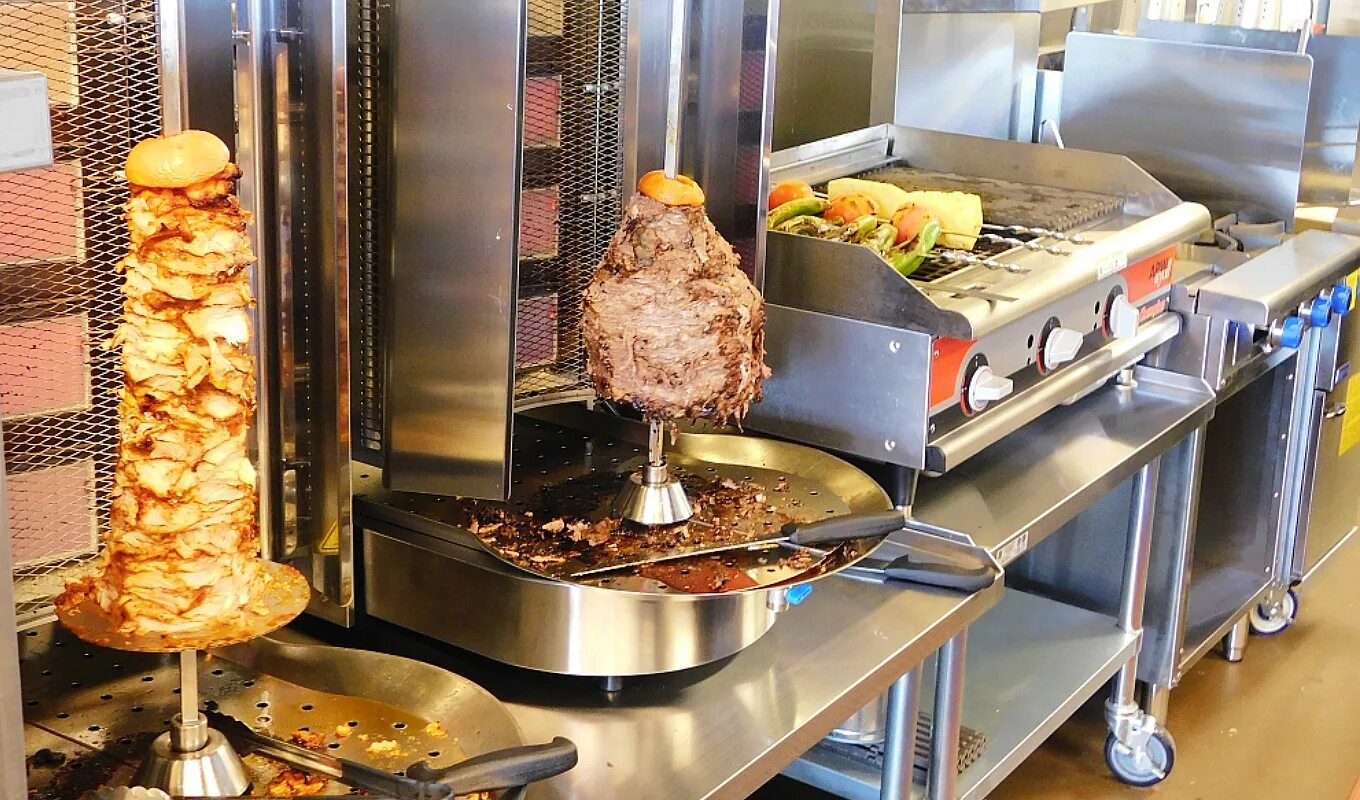 Продается шаурма. Шаурмичная. Оборудование для шавермы. Помещение для приготовления шаурмы. Шаурма фото.