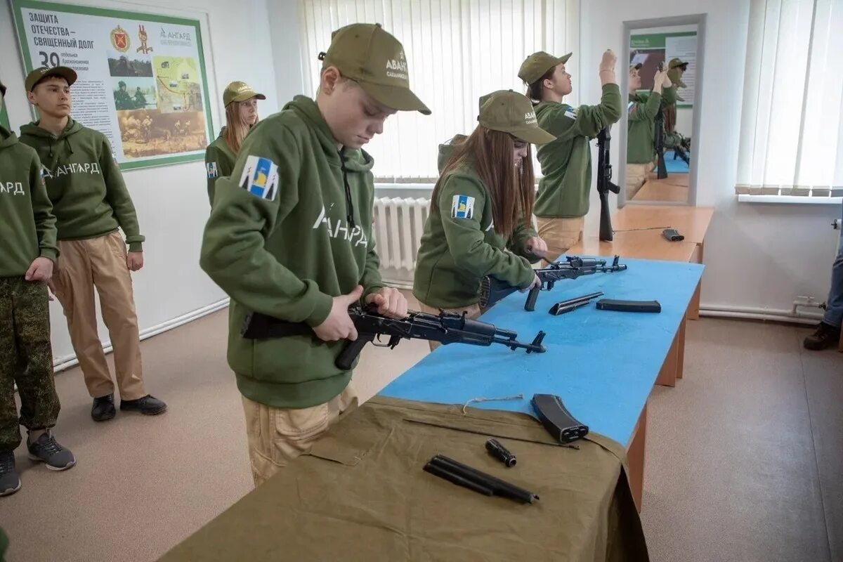 Учебно методическое центр подготовки. Военная подготовка. Начальная Военная подготовка. Фото военнослужащих. Военная подготовка в школе.