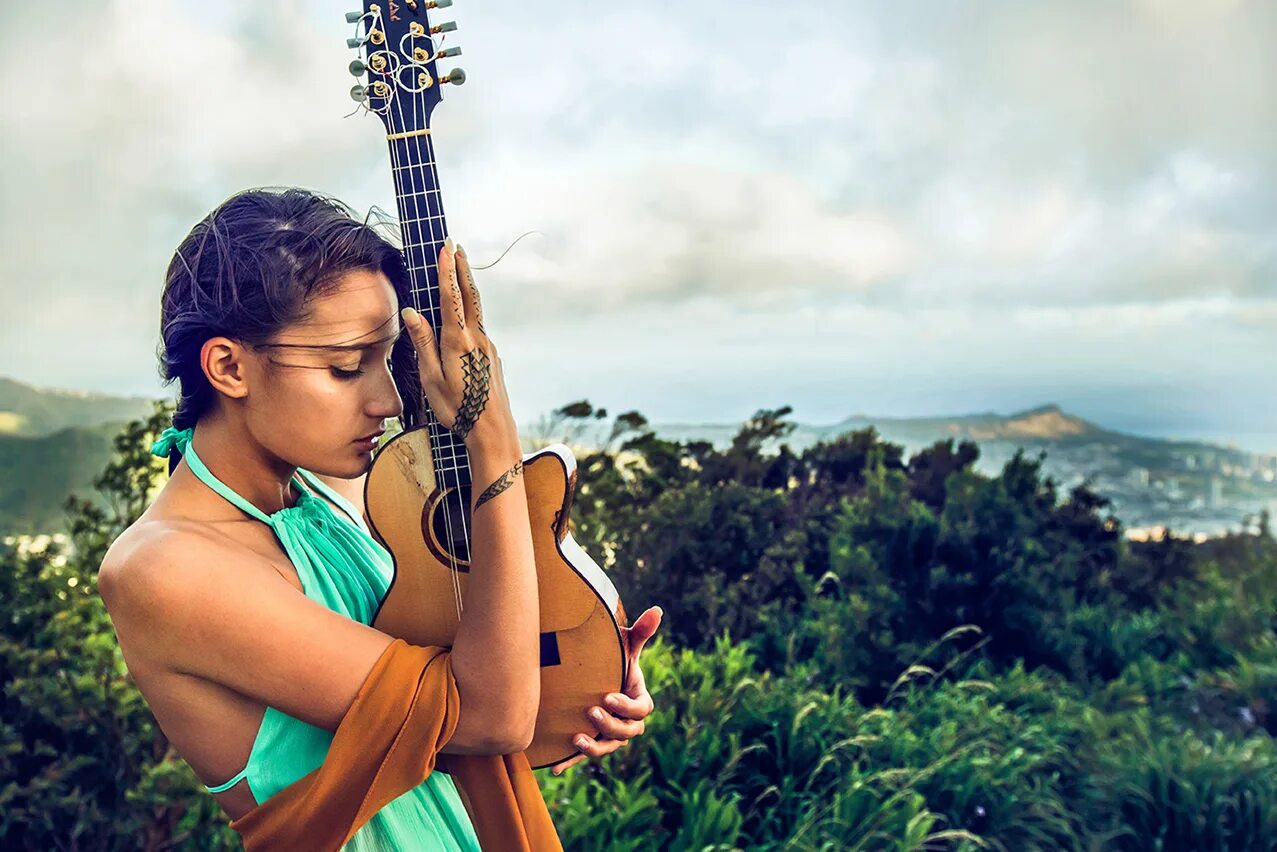 Таймане Гарднер. Укулеле Гавайи певица. Гавайи девушки. Девушка с гавайской гитарой. Нестандартный песня