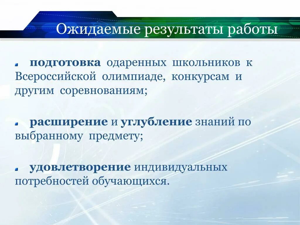 Радостная девушка. Довольная девушка. Ожидаемое удовлетворение. Потребительский маркетинг. Время ожидания.
