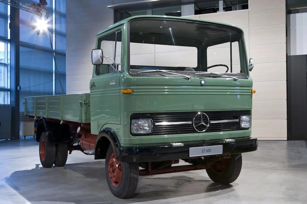 Mercedes-benz l1817. Mercedes-benz 2435. Мерседес 1113 грузовик. Mercedes-benz trucks 1960. Мерседес грузовик старый 1113.