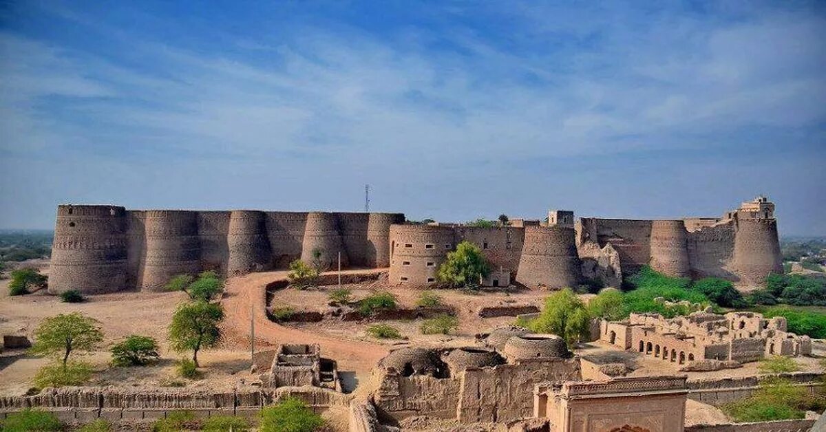 Деравар пакистан крепость фото. Крепость раникот пакистан. Деравар пакистан крепость фото. Форт деравар пакистан. Пустынный форт.
