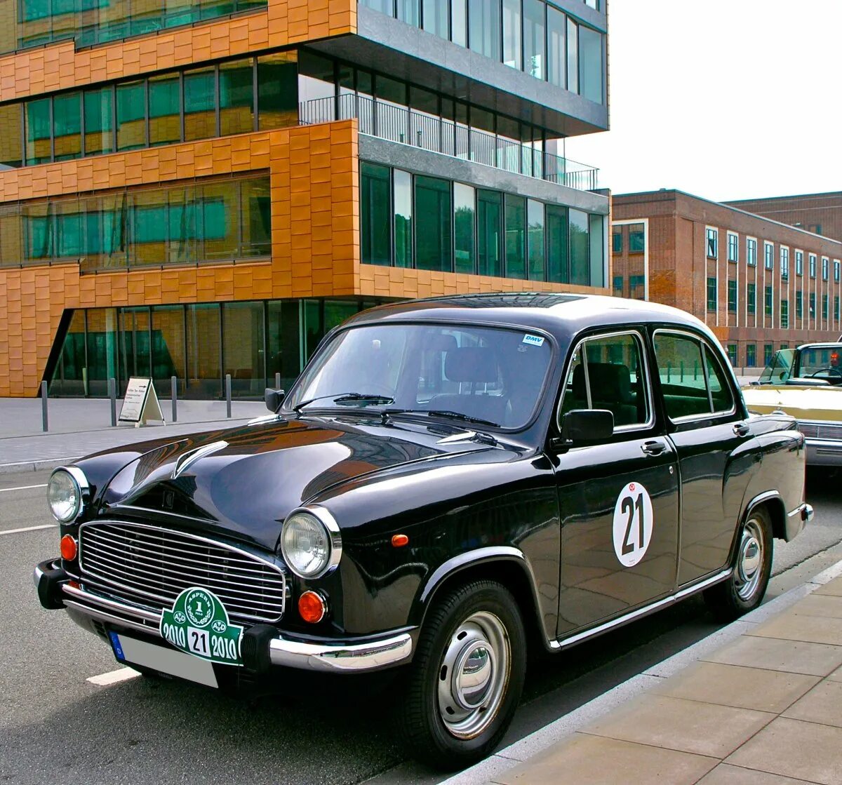 Hindustan ambassador 2000. Hindustan ambassador 1. Хиндустан амбассадор. Ambassador машина индия. Хиндустан амбассадор 2014.
