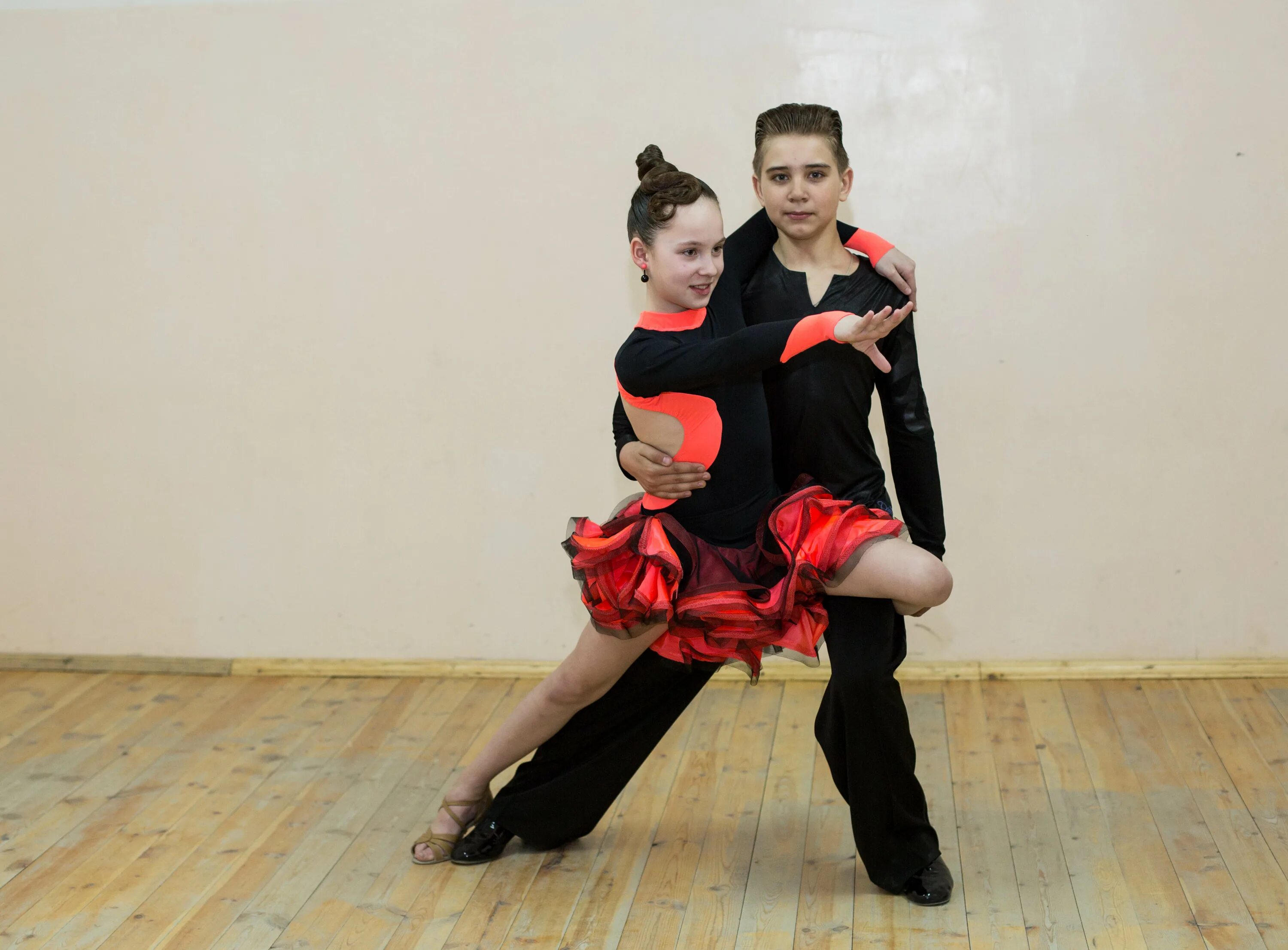 База спортивно бальных танцев. Спортивные бальные танцы Филиппов Андрей Олегович. Слободсков Елисей бальные танцы. Кукол Михаил Александрович 1986 бальные танцы. Причёски спортивные бальные танцы для подростков мальчиков.