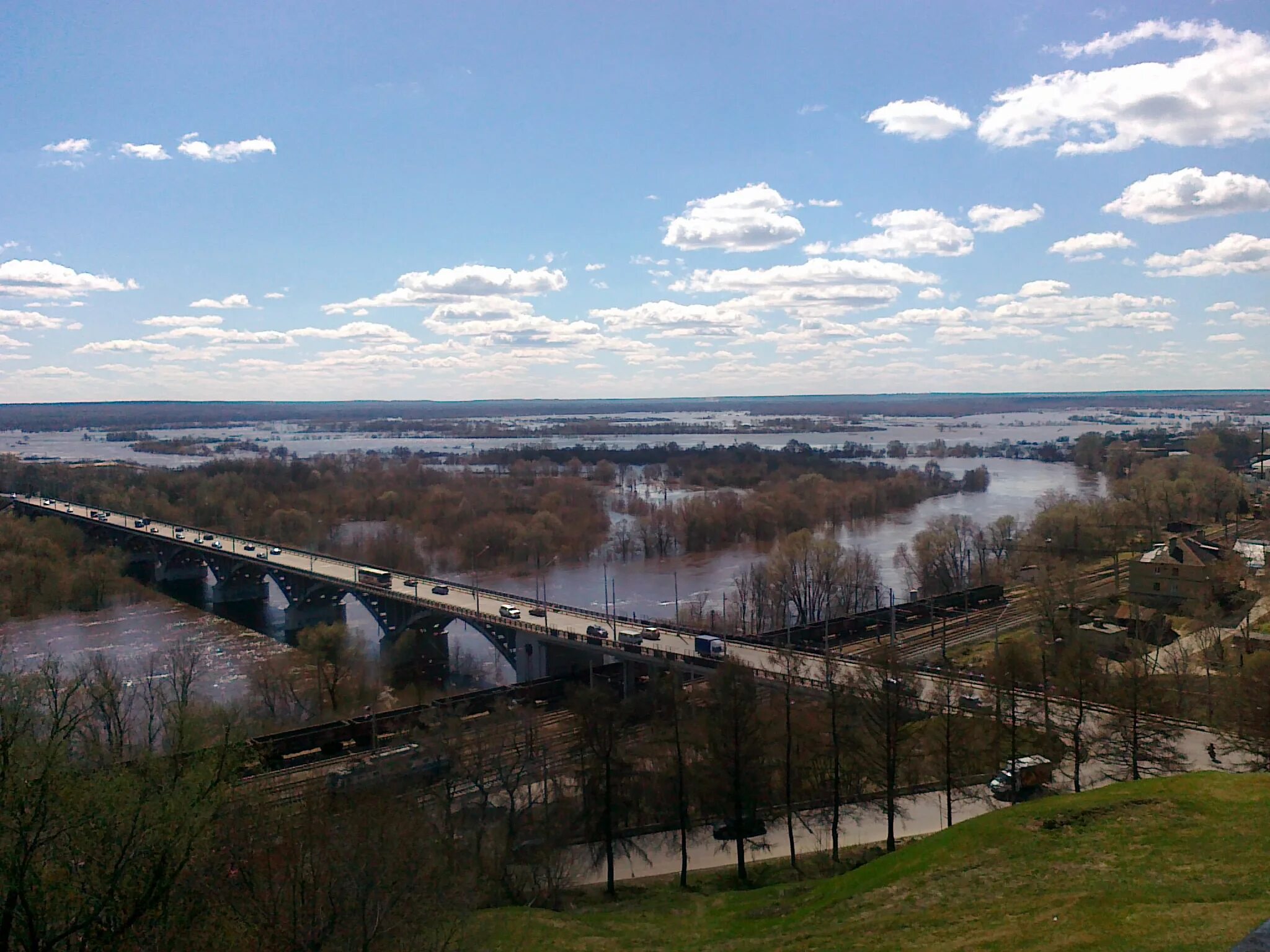 Город на берегу реки клязьма