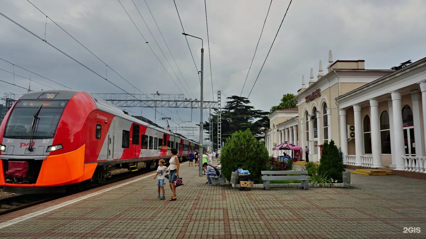 Жд вокзал лоо. Поезд ласточка станция шепси. Ж\д вокзал в туапсе. Эп20 туапсе. Жд вокзал туапсе пасс.