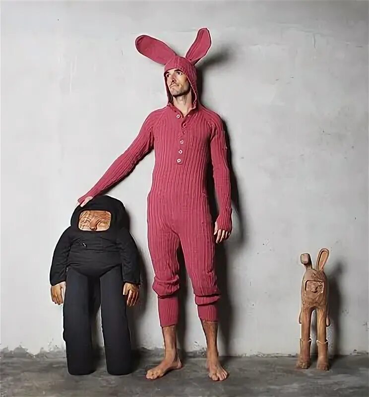 Костюм кролика мужской. Мужчина кролик. Костюм розового кролика мужской. Bunny Suit man.