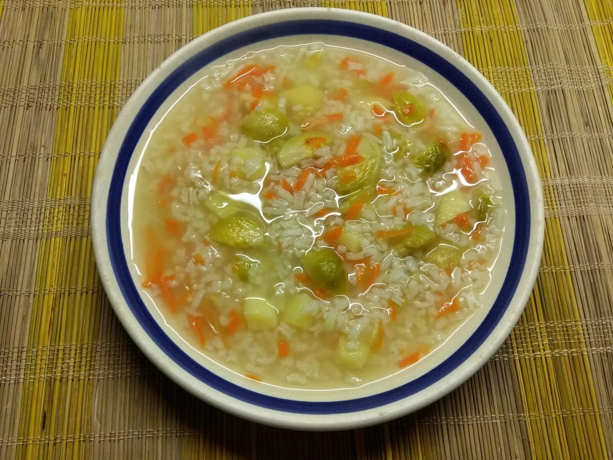 Щи из брюссельской капусты. Овощной суп с рисом. Постный овощной суп. Постный овощной суп с рисом.