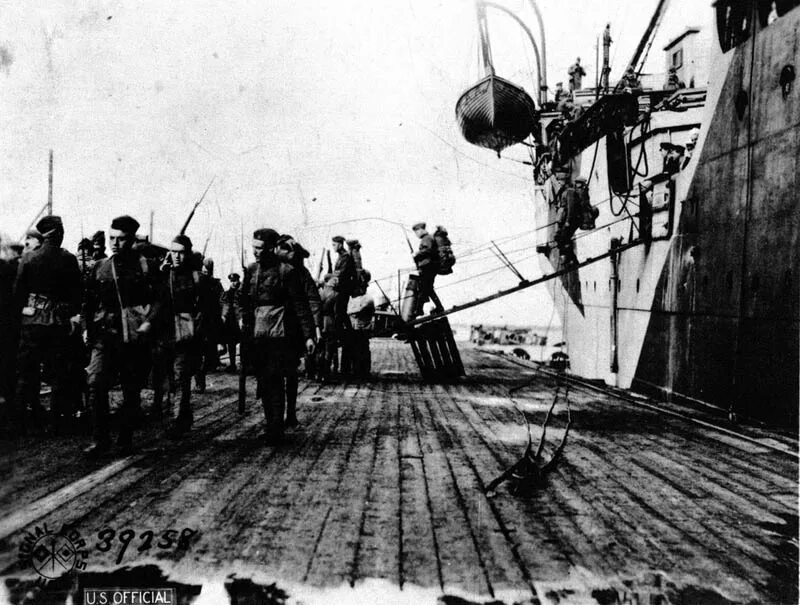 Интервенты в мурманске 1918. Высадка англичан в мурманске. Интервенция 1918-1920 архангельск. Интервенция 1918 года в архангельске. Архангельск 1918 интервенция.