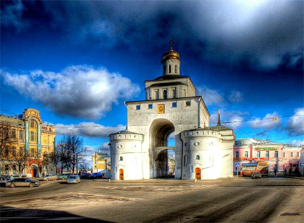 В городе в самом городе владимире. Храм золотые ворота во владимире. золотые ворота во владимире на клязьме.