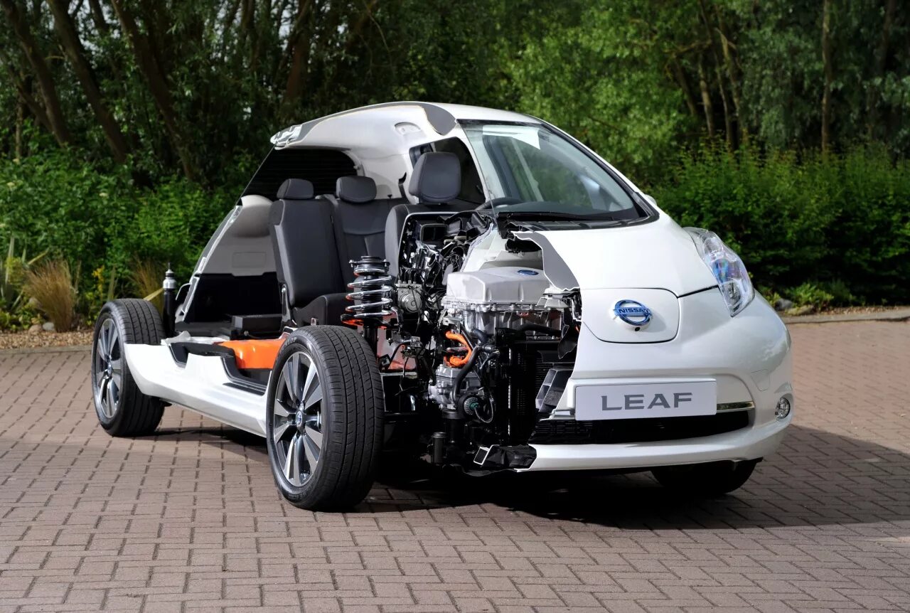 1 электронной автомобилей. Nissan Leaf. Ниссан Леаф электромобиль. Nissan Leaf 2. Nissan Leaf ze1 Tuning.