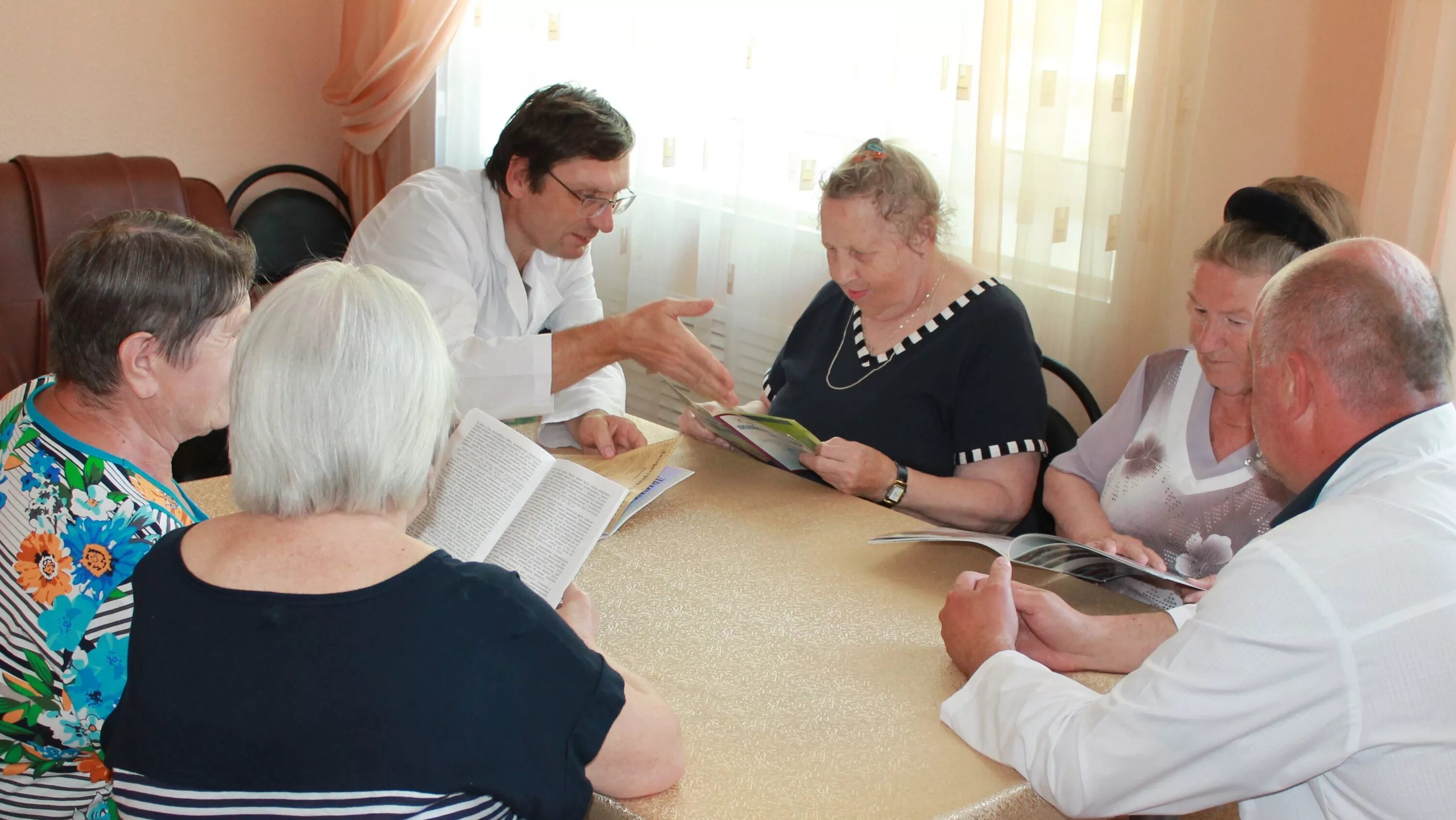 Некрасовский дом-интернат для престарелых и инвалидов. Гбу ко еленский дом-интернат для престарелых и инвалидов. Занятия на кардиотренажерах. Кабинет лечебной физкультуры в поликлинике. Некрасовский дом интернат престарелых.