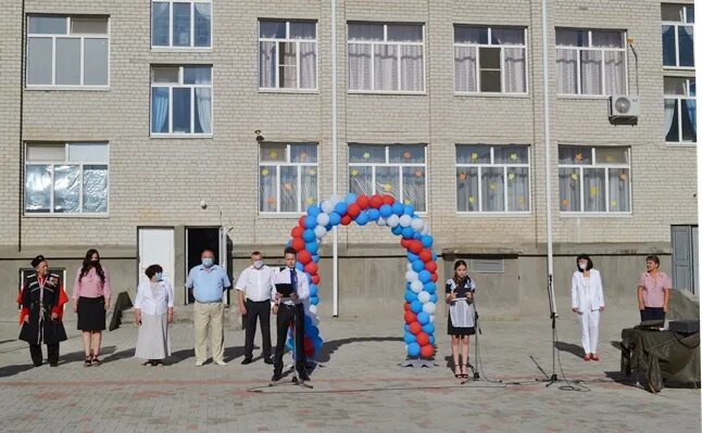 станица брюховецкая школа номер 2. школа номер 2 брюховецкая. директор школы 2 брюховецкая.