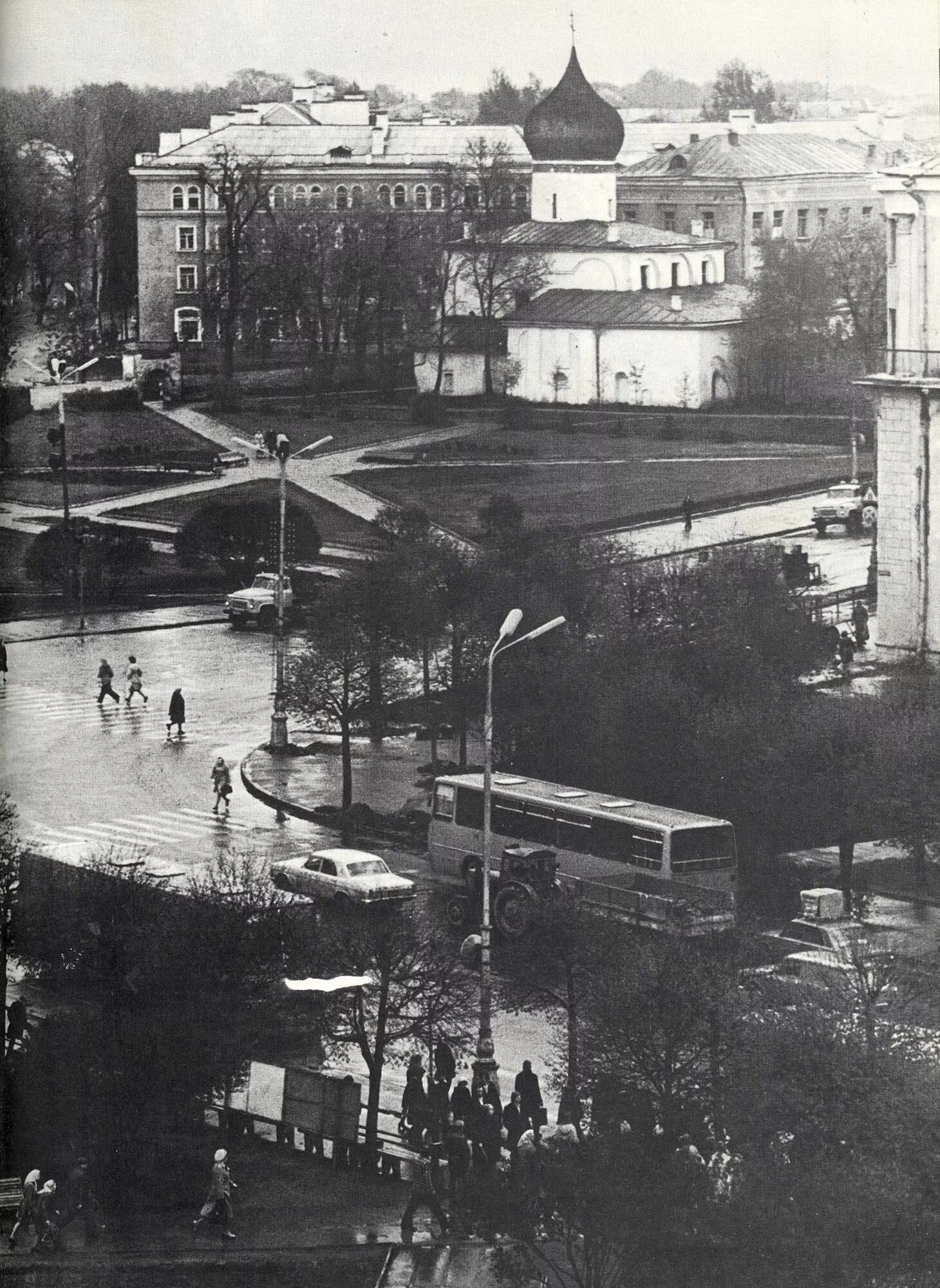Псков 90 х. Псков в 80-е годы. псков 1960е. площадь ленина псков. псков 70 годы.