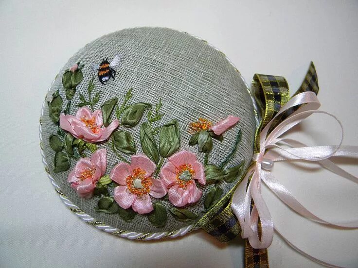 Вышивка лентами игольницы новые идеи схемы Pin on Cajas decoradas. Ribbon work, Silk ribbon embroidery, Ribbon embroidery