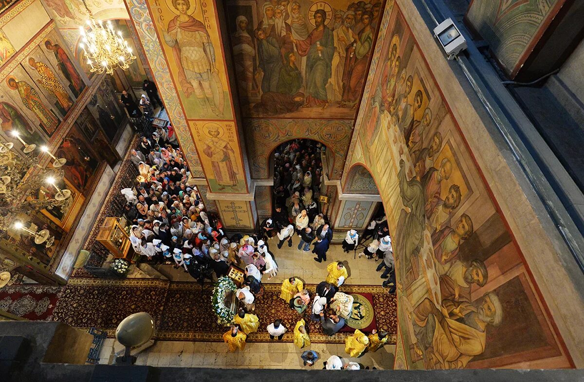 Некрополь софийского собора в киеве. Владимирский успенский собор мощи святого георгия. Владимир город успенский собор мощи георгия всеволодовича. Мощи князя георгия всеволодовича святого. Мощи святых в новгороде.