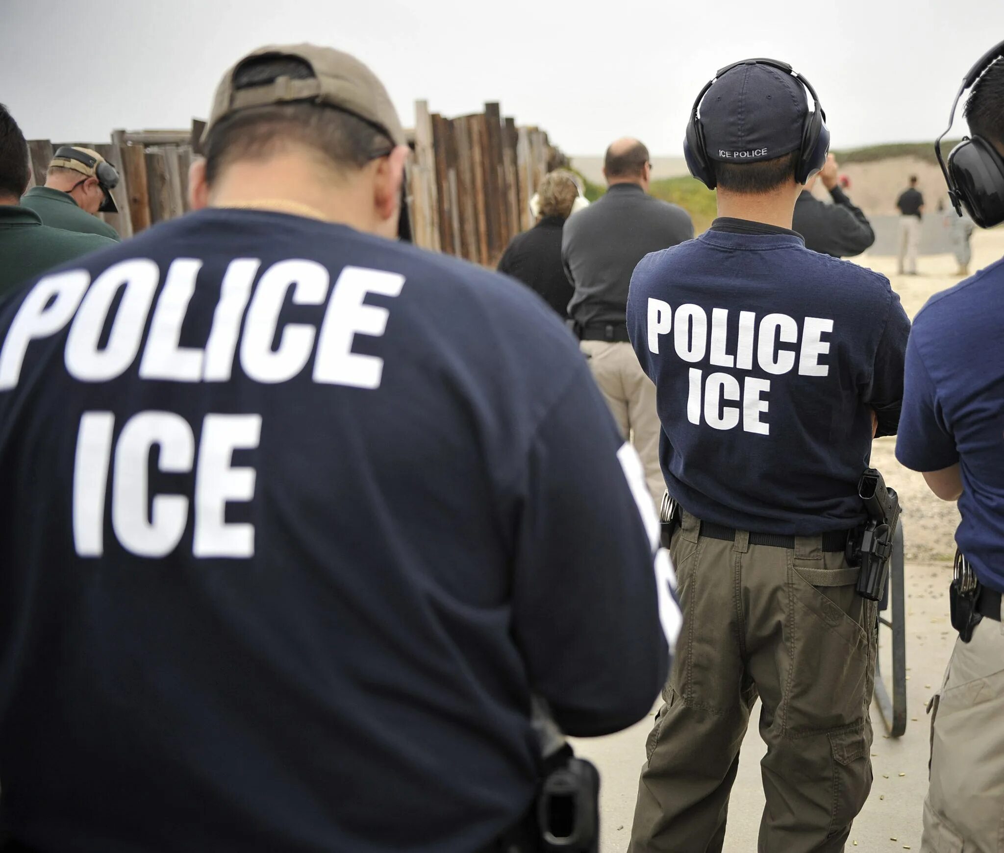 Иммиграционная и таможенная полиция сша. Иммиграционная и таможенная полиция сша. Police ice расшифровка. Миграционная полиция сша. Ice служба сша.