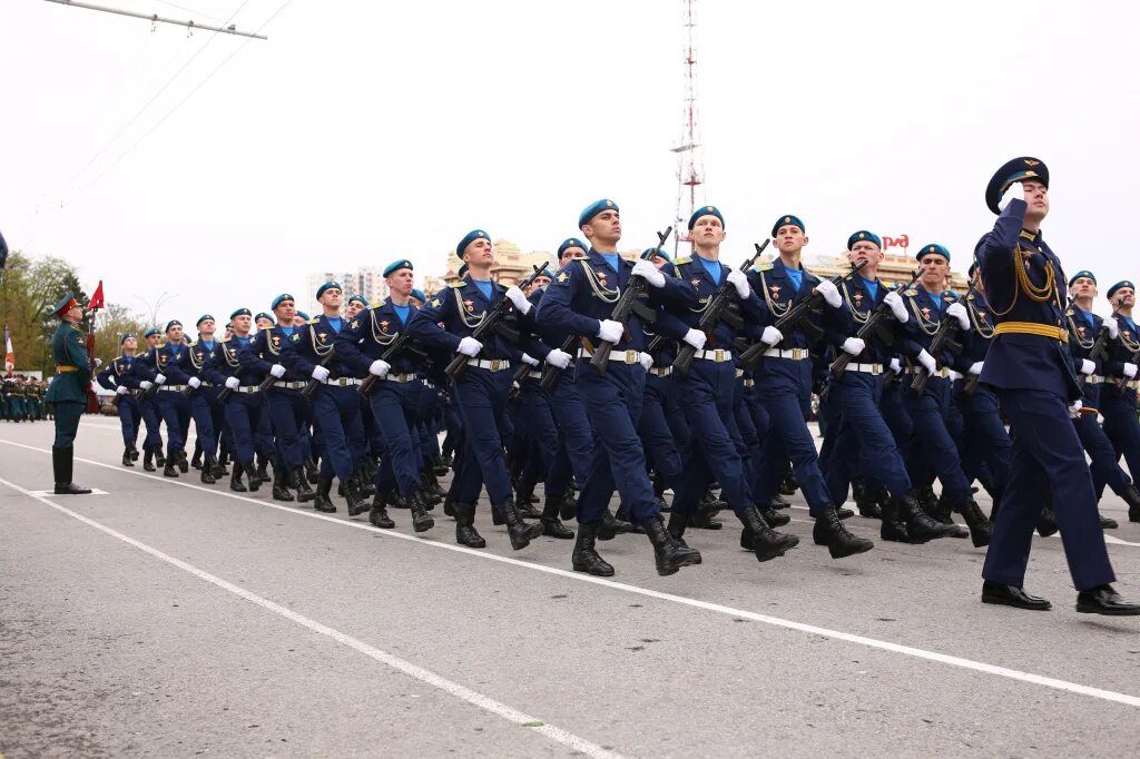 Парад в ростове на дону 2025. Парад победы в ростове. парад в ростове на дону. парад победы в ростове великом. парад победы в ростове на дону 2003.