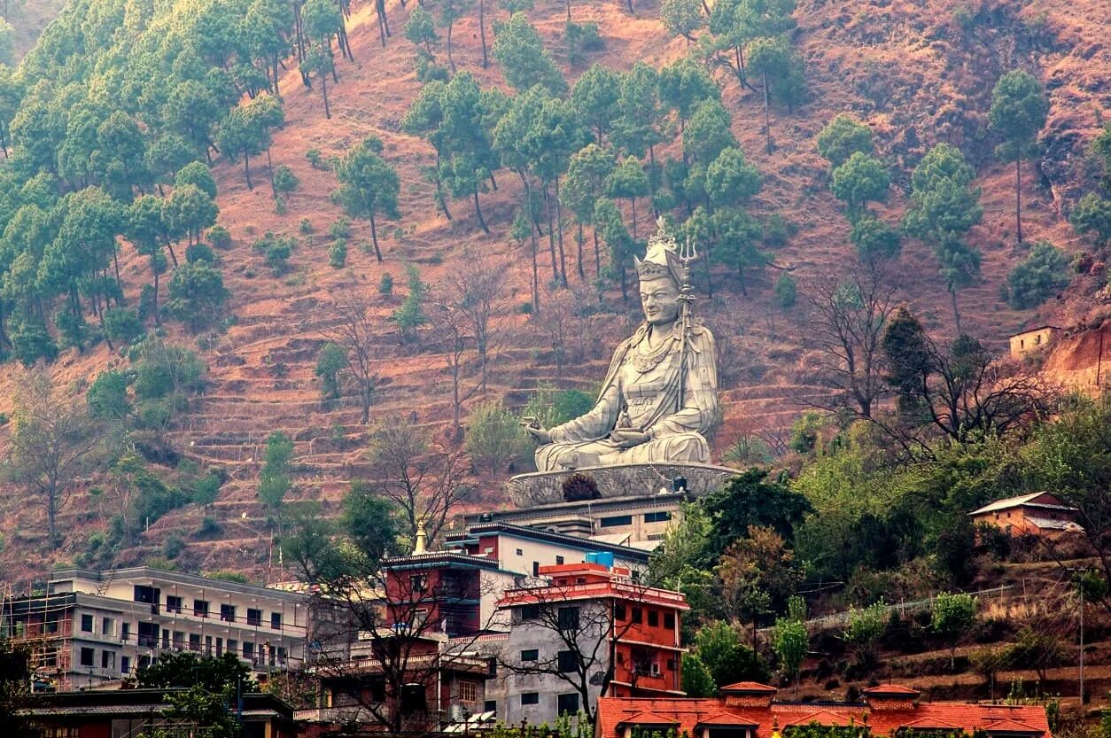 Парпинг Непал. Гималаи Катманду. Катманду Непал горы. Храм буддизма Гималаи Непал.