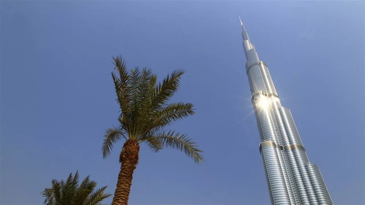 Бурдж халифа цена билета. Бурдж Халифа. Tall Tower Дубай. Дубай кольцо Бурдж Халифа. Бурдж Халифа ветер.