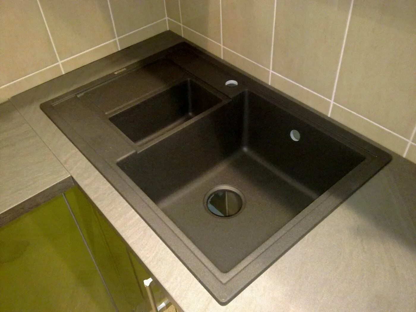 Кухонный гарнитур с мойкой в углу. Раковина kitchen sink кухонная. 8см нержавеющая сталь. Мойка бланко дельта угловая. Смеситель blanco mida 517742.