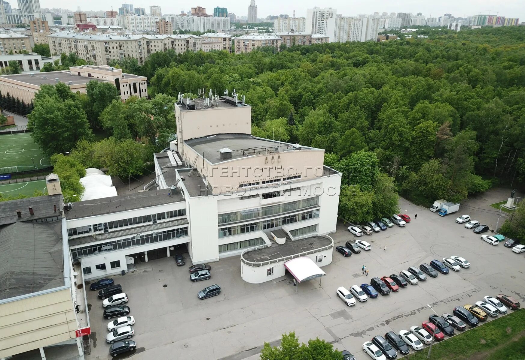 Дк горбунова москва. Дворец культуры им. Горбунова. ДК им Горбунова Москва. ДК Горбунова Воронеж. ДК Горбунова парковка.