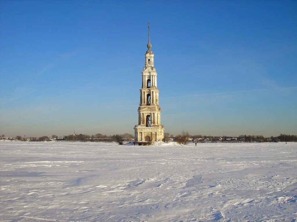 Калязин км от москвы. Калязин рыбинск. Калязин фото города. Углич колокольня. Калязин набережная 2022.