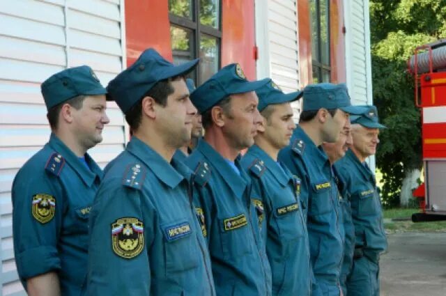 Сотрудник мчс. Мчс майкоп. Стусов мчс адыгея. Адыгея майкоп мчс. Работники мчс в майкопе.