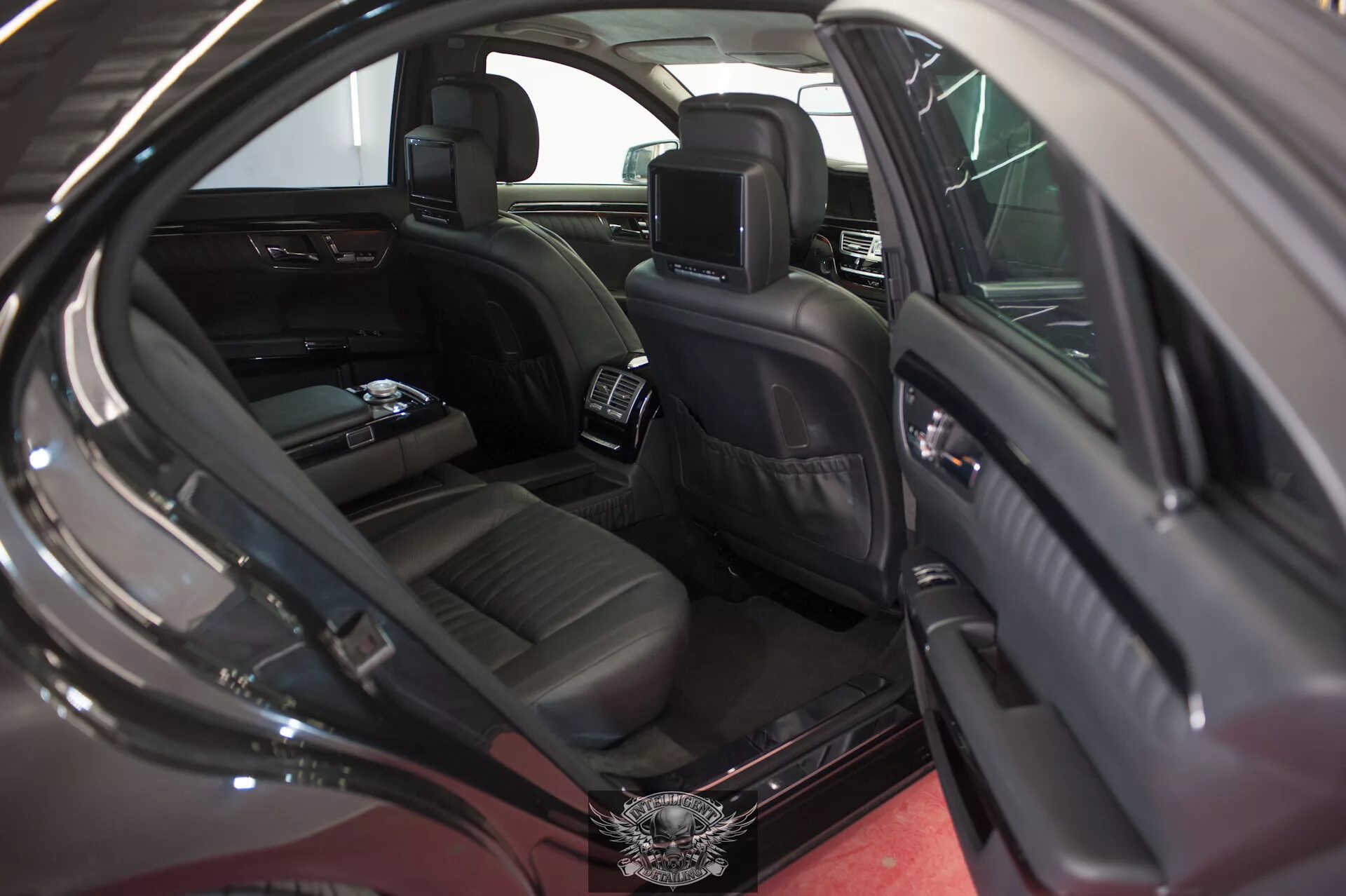 Мерседес бенц s600. Бронированный мерседес s600. Mercedes maybach s600 guard. Мерседес s600 w222. Бронированный мерседес s600 салон.