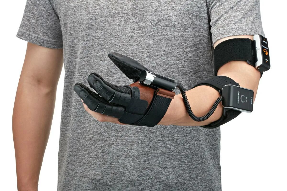 Руль после инсульта. Роботизированные перчатки. Перчатка для пальцев после инсульта. Протез для руки после инсульта. Перчатка протез.