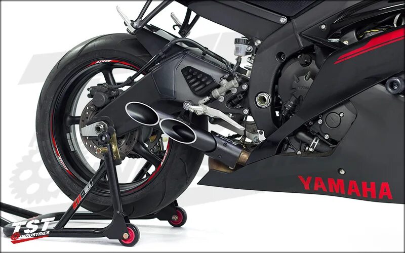 R details. Yamaha r6 Toce. Yamaha r1 Toce Exhaust. Выхлоп Toce на Yamaha r6. Глушитель Austin Racing Yamaha r6.