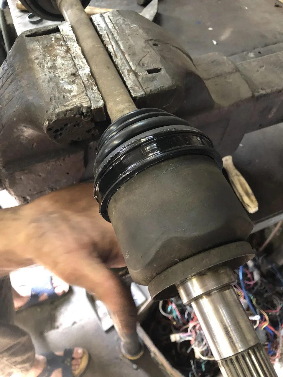 Внутренний шрус т4. Сломало шрус ваз. Трипоидный подшипник внутреннего шруса. Ваз 2109 внутренний шрус признаки поломки. Внутренний шрус калина 1 трипоидный.