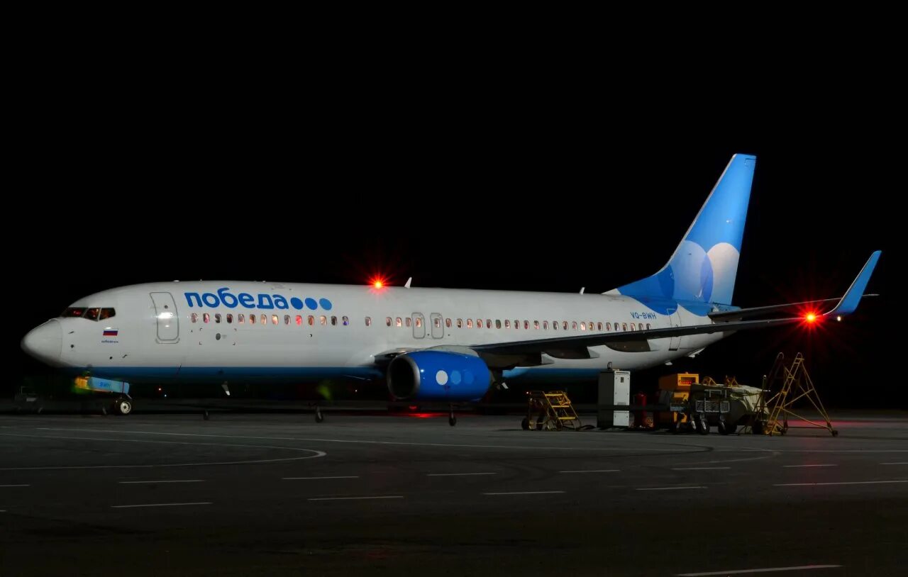 Рейс киров санкт петербург самолет. Боинг 737-800 победа. боинг 737 победа. боинг 737 800 аэрофлот в санкт-петербурге. самолеты победа победилово киров.