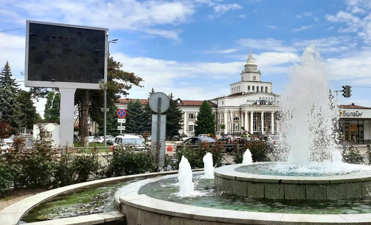 дворец арбоб в худжанде. таджикистан худжанд парк. мин воды стамбул. худжанд 2022. душанбе достопримечательности.