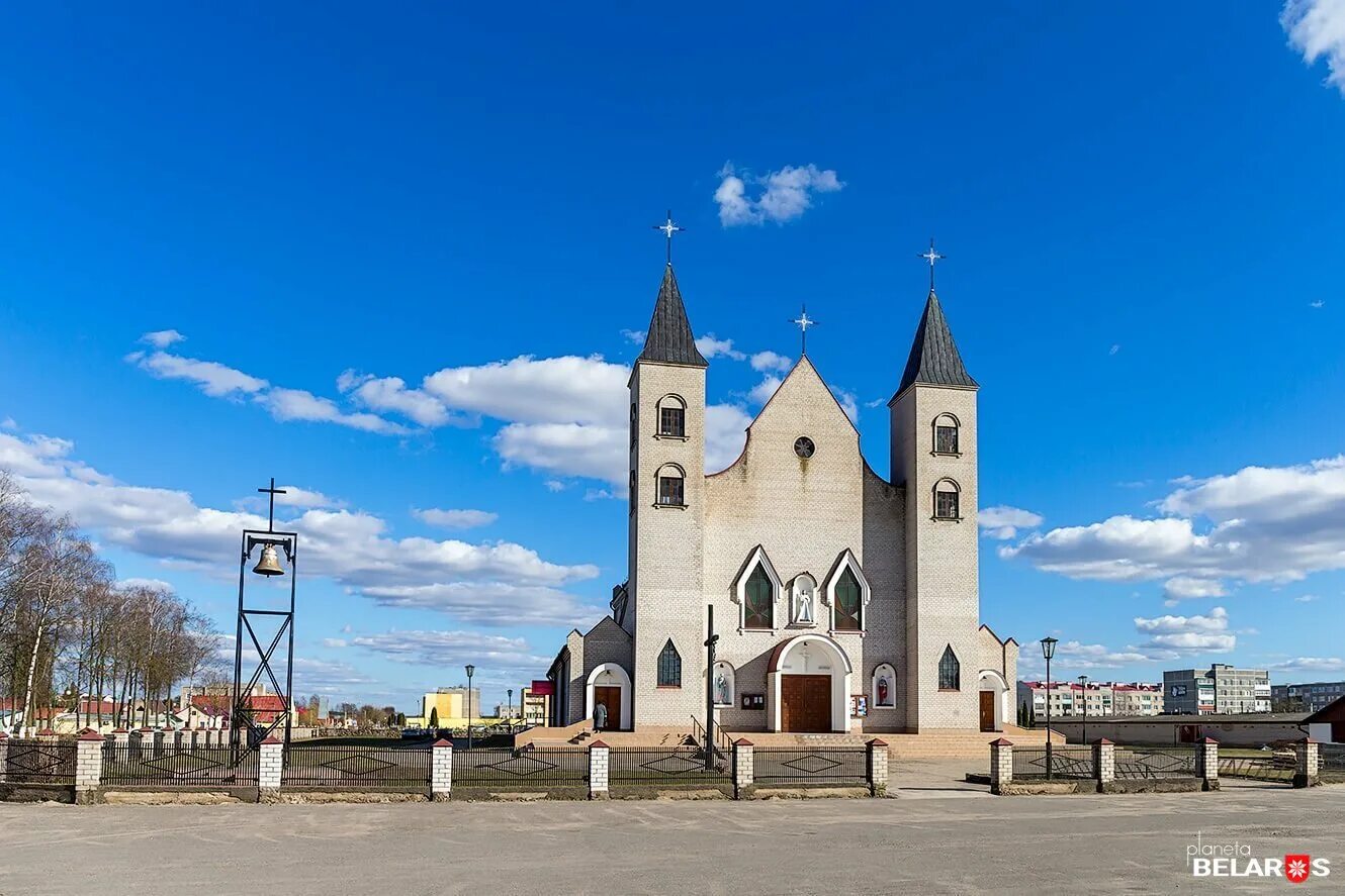 Тадеуш кондрусевич. Красный костёл в гродно. Храм гавриила белостокского (ивье). Костел в гродно девятовка. Костел в гродно девятовка.