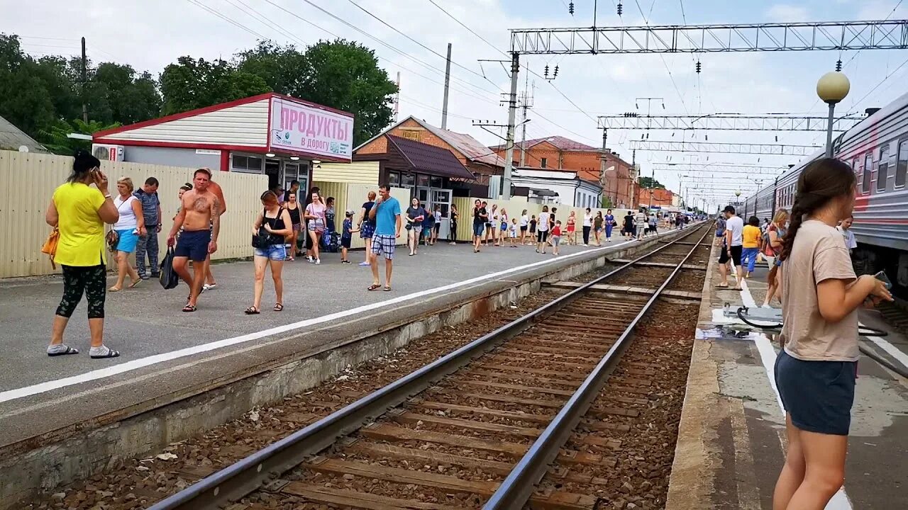 Когда будет вода в сальске. Вокзал Сальск. Железнодорожная станция Сальск. Сальск ЖД вокзал. Город Сальск пляж.