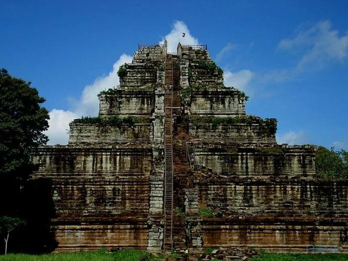 Temple t. Пирамиды Камбоджи. Пирамиды храмы в Камбодже. Кох кер Камбоджа. Ангкор пирамида.