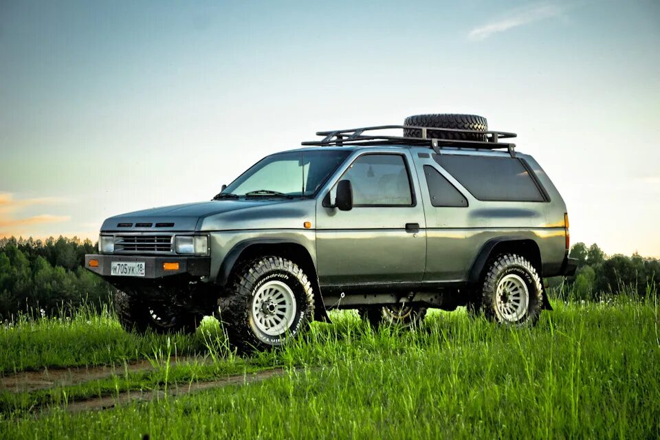 Ниссан террано 1 поколения. Nissan Terrano 1. Nissan Terrano 1990. Терено1.