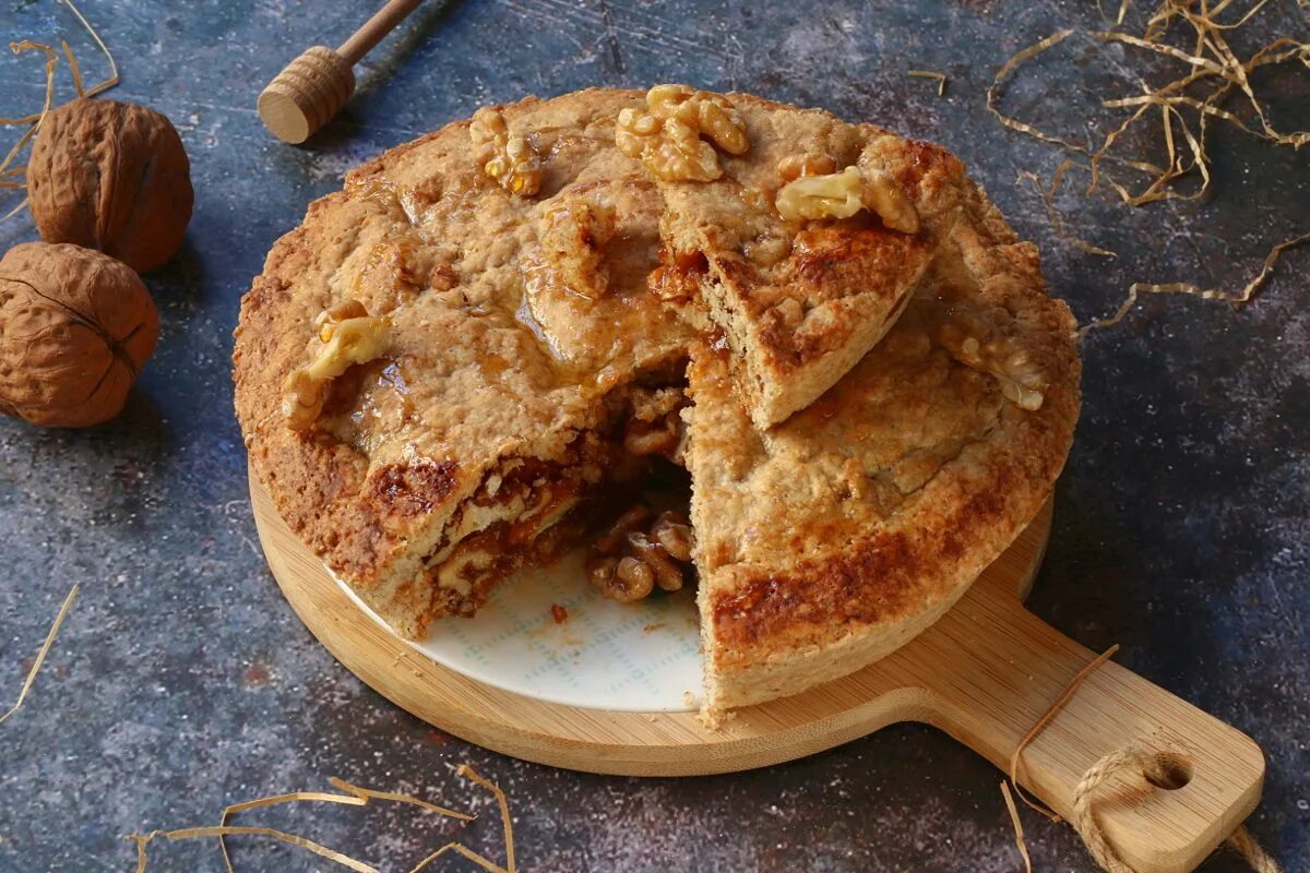 пирог с орехами. пирог с клюквой. яблочный торт с кедровыми орешками. пирог с яблоками и грецкими орехами. пирог с орехами рецепт в духовке.