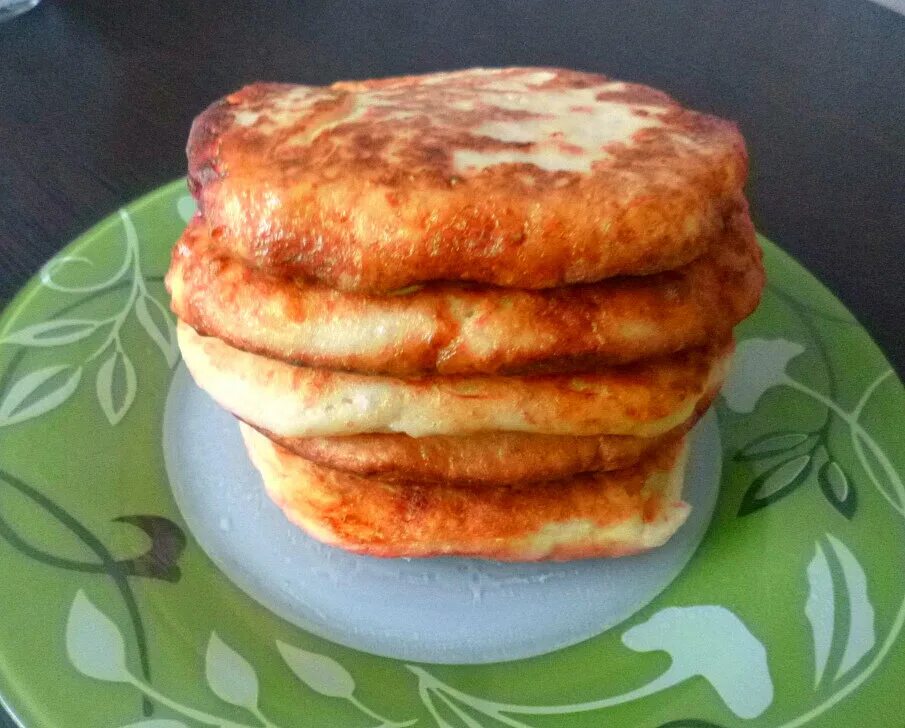 Лепешки из картофельного теста. Лепешки на картофельном отваре. картофельные лепешки на картофельном отваре. блины лепешки. лепёшки с картошкой на картофельном отваре..