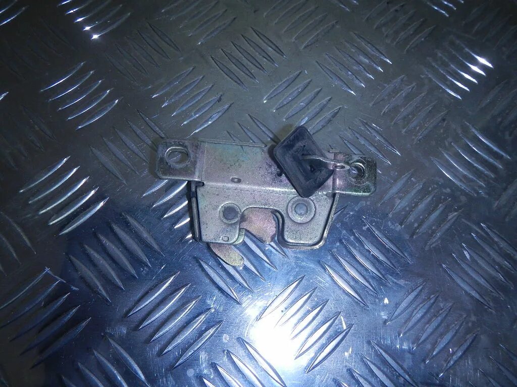 A115606210 Замок крышки багажника Chery Amulet A15 2006-2012 2006 купить бу в Ка