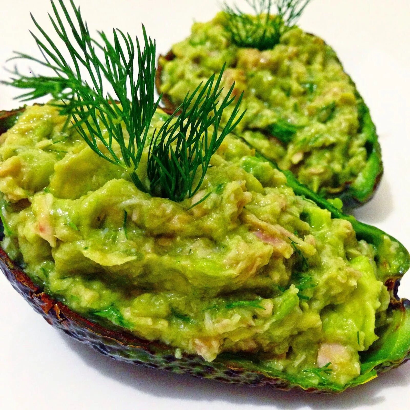 блюда из авокадо. лёгкие блюда из авокадо. блюда из авокадо рецепты. фаршированные овощи. авокадо гуакамоле.