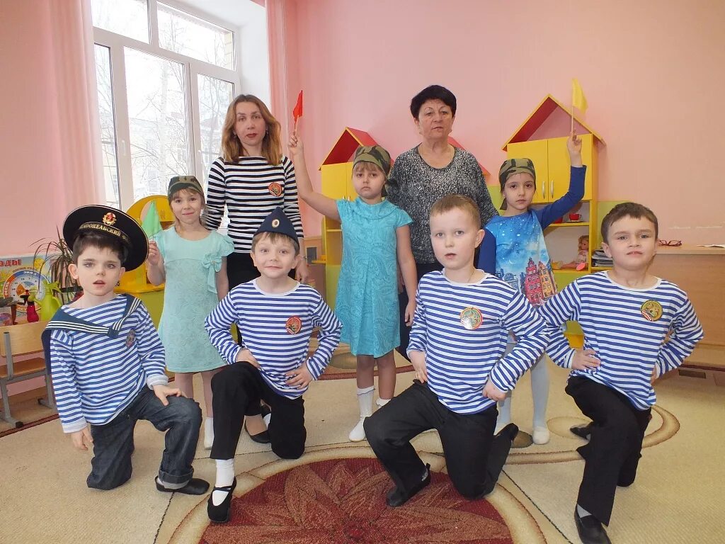 приглашаем на работу педагогов. занятия для детей. дети в детском саду. требуется педагог раннего развития. детский развивающий центр успех.