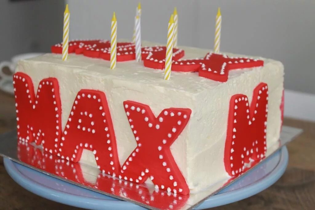 We like cakes. Торт Максу. Торт для Макса. Торты на 15 лет Максу. Максу 1 годик торт.
