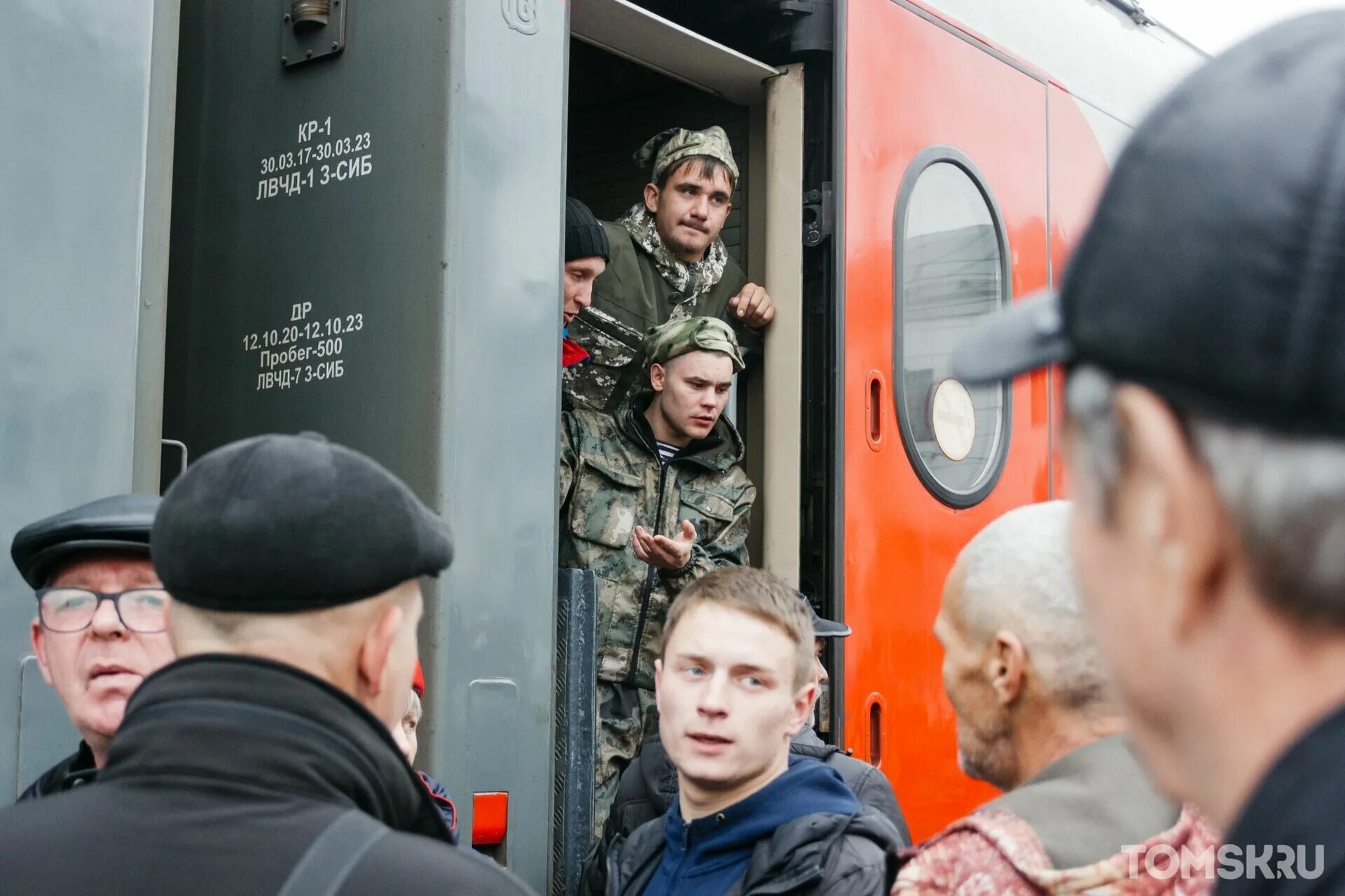 Мобилизация Томск 27 сентября. Мобилизованные фотографии. Фото провожающих на мобилизацию. Томск мобилизация проводы в Томске. Когда мобилизованных вернут домой 2024 свежие