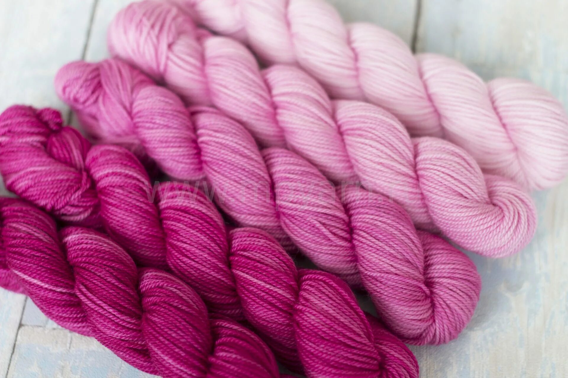 Пасм. Кавказская пряжа пасма. Скрученная пряжа. Raffia пряжа. Пряжа в пасмах p (273.